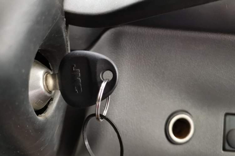 Used JMC Transit 2017 2.8T Commercial Version Short Wheelbase Mid-Roof 6/7/8-Seater JX493