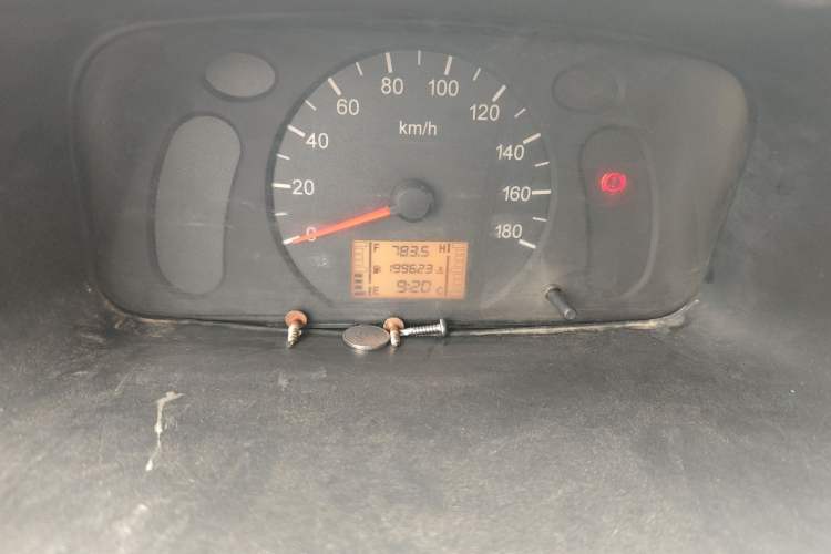 Used Wuling Zhiguang 2010 1.0L New Edition Practical Version with Extended Body L2Y Odometer Close Up