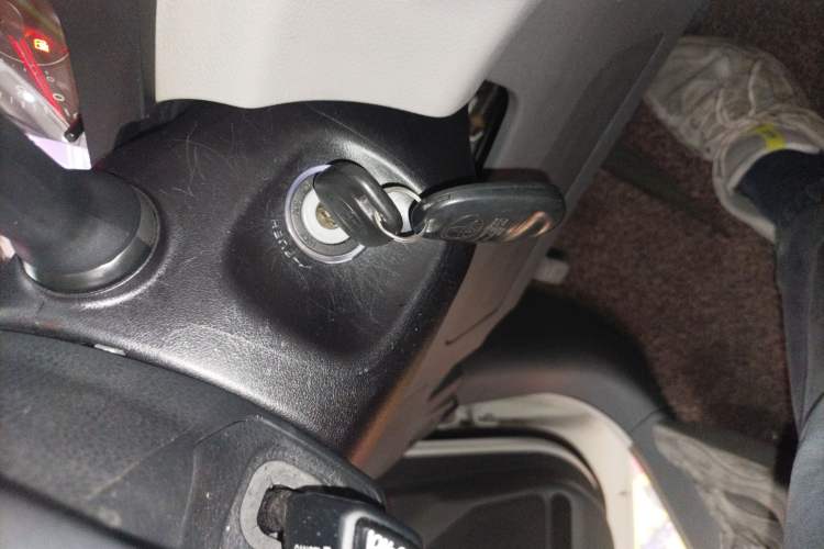 Used Toyota Sienna 2015 3.5L Two-Wheel Drive L
