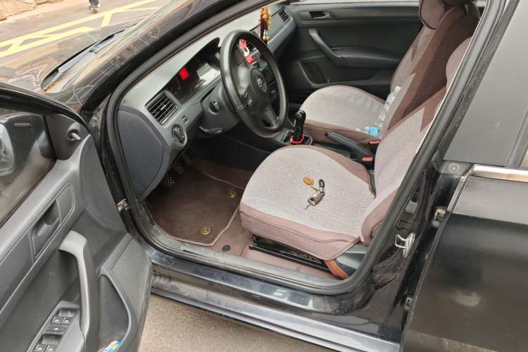 Used Volkswagen Santana 2013 1.6L Manual Fashion Edition Driver Seat