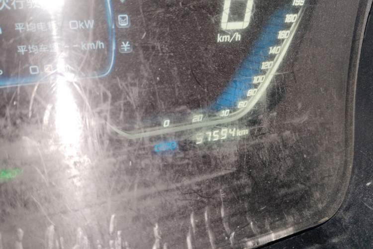 Used Sunlong DST 5 2021 All-Electric Van with 41.86 kWh Odometer Close Up