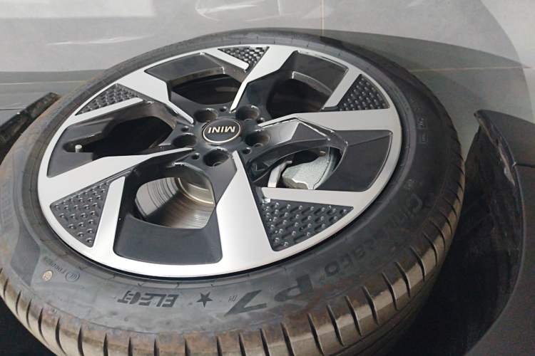 Used MINI Electric ACEMAN 2024 E Classic Edition Left Front Wheel Hub