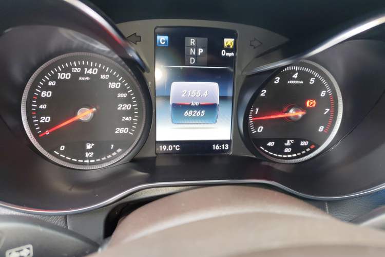 Used Mercedes-Benz GLC 2018 Facelift GLC 260 4MATIC Luxury Edition Odometer Close Up