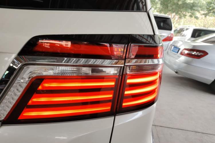 Used Honda Elysion 2016 2.4L Luxury Edition
