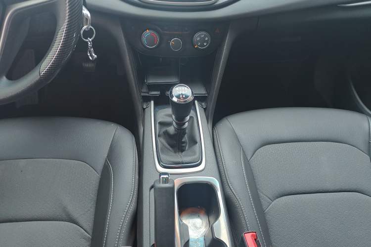 Used Chevrolet Cavalier 2019 320 Manual Xinyue Edition Gear Lever