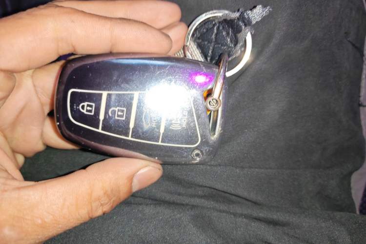 Used Hyundai Santa Fe 2015 2.0T Automatic All-Wheel Drive Smart Version 5 Seats Vehicle Key