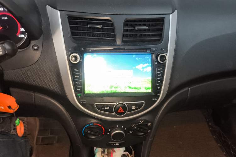 Used Hyundai Verna Ray 2016 1.4L Automatic Leading-Edge GLX