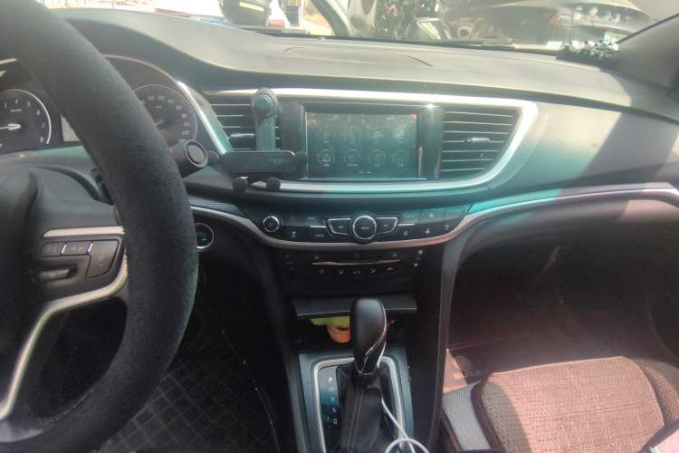 Used Buick GT 2018 18T Automatic Flagship Model Audio And AC Panel