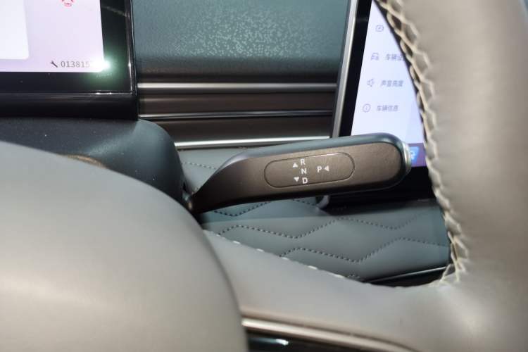 Used Dongfeng NAMMI 01 2024 430 Plus Smart+ Gear Lever