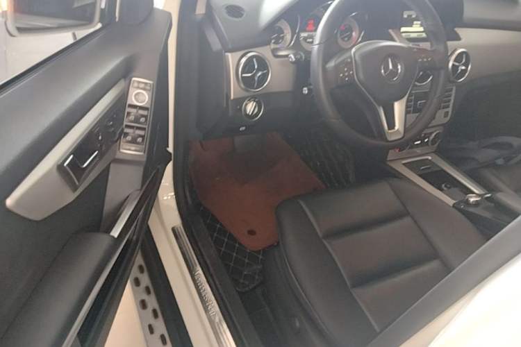 Used Mercedes-Benz GLK-Class 2013 Facelift GLK 300 4MATIC Fashion Edition