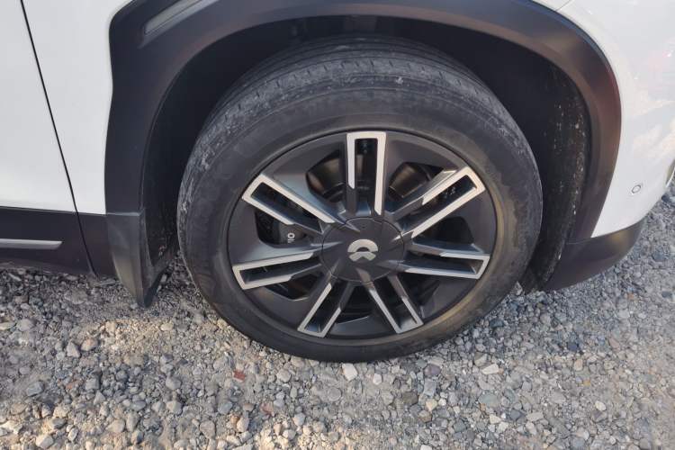 Used Nio EC6 2020 440 km Performance Version Right Front Wheel Hub