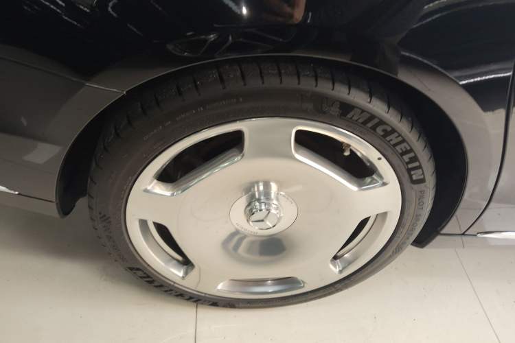 Used Mercedes-Benz Maybach S-Class 2020 S 450 4MATIC Right Rear Wheel Hub