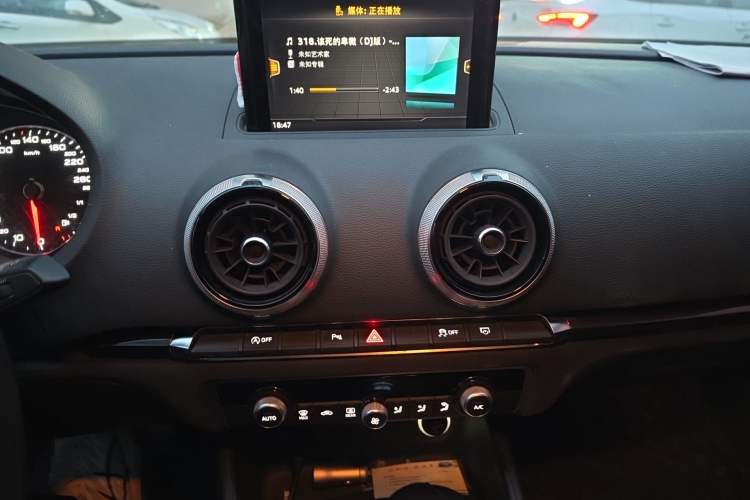 Used Audi A3 2019 Limousine 35 TFSI Fashion Edition China V standard Audio And AC Panel