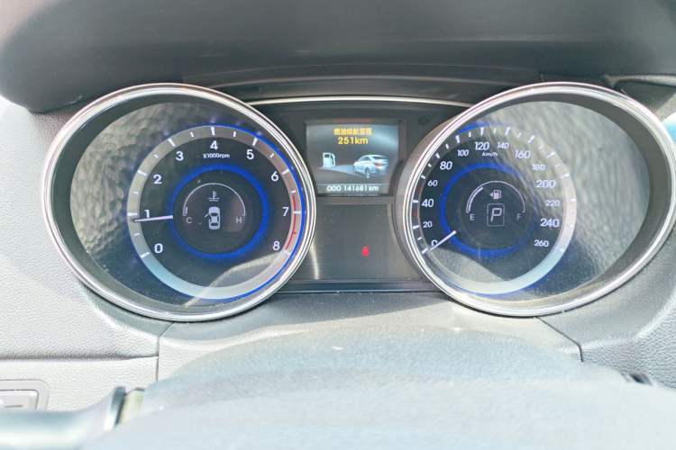 Used Hyundai Sonata 2013 2.0L Automatic Leading Edition Odometer Close Up