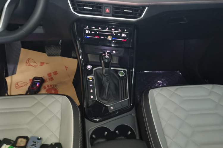 Used Volkswagen Tayron 2023 280TSI Two-Wheel-Drive Luxury Plus Advanced Version Gear Lever