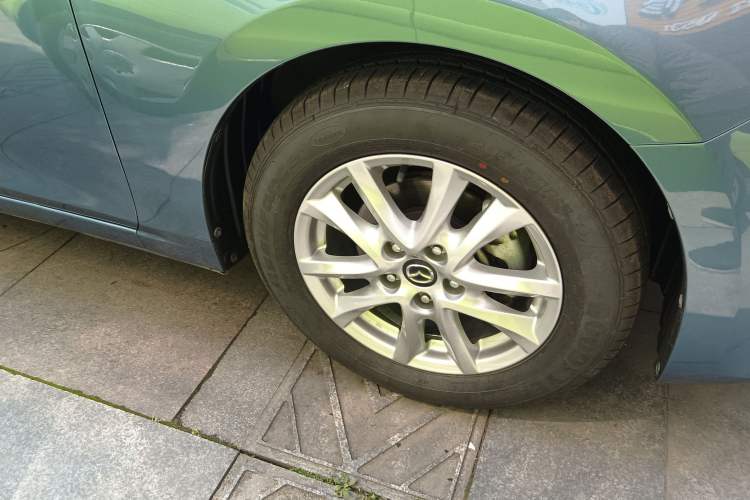 Used Mazda 3 Axela 2016 Sedan 1.5L Automatic Comfort Model