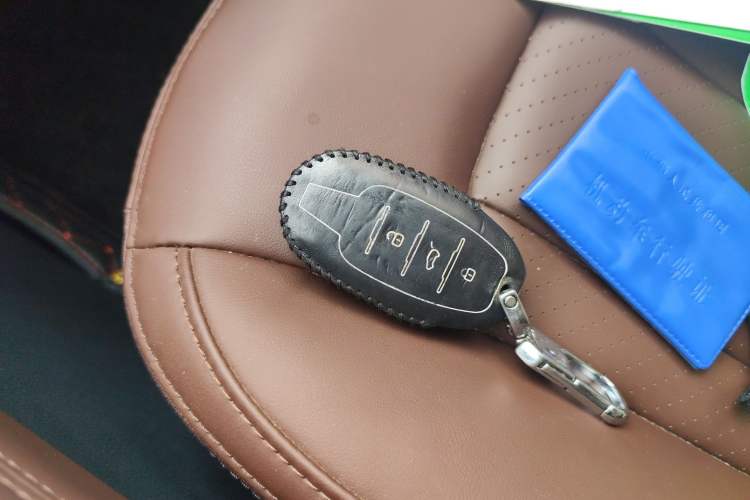 Used Sinotruk VGV U75PLUS 2021 2.0 TGDI Luxury Pro 7-Seater Vehicle Key