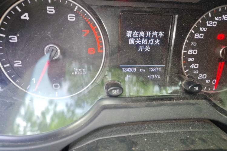 Used Audi Q5 2017 Plus 40 TFSI Technology Model Odometer Close Up