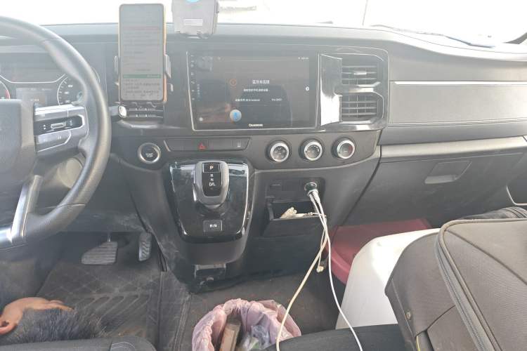 Used JMC Fushun 2025 2.0T 8AT Diesel Mid-Roof Mid-Height Commercial Multi-Purpose 7-Seater Passenger Vehicle Audio And AC Panel