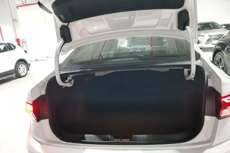 Used Volkswagen Sagitar 2025 Revised Version Three 300TSI DSG Excellence Edition
