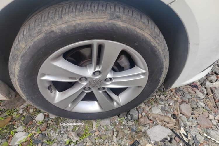 Used Buick Regal 2017 20T Elite Edition Right Front Wheel Hub