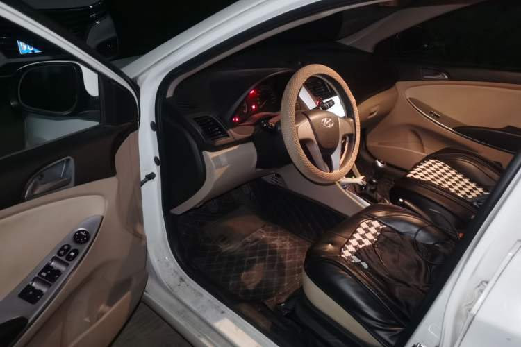 Used Hyundai Verna (older generation) 2014 1.4L Manual Smart GLS Trim