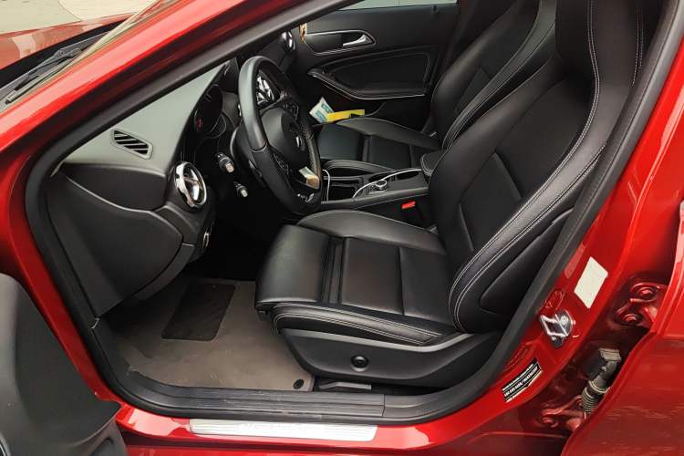 Used Mercedes-Benz GLA 2018 GLA 200 Sport Edition Left Front Seat