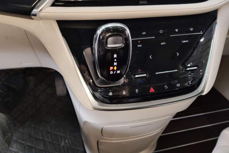 Used Buick GL8 2021 ES Landtrek 653T Comfort Edition