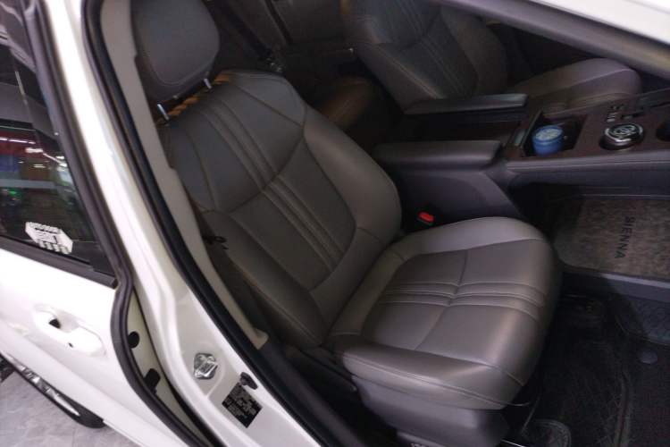 Used Toyota SIENNA 2023 2.5L Hybrid Comfort Edition Right Front Seat