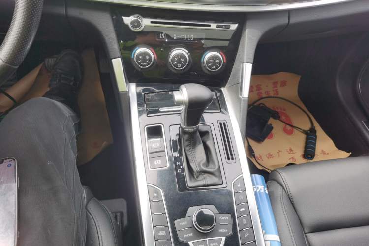 Used Haval H7 2016 Blue-Label H7 2.0T Automatic Elite Model Gear Lever