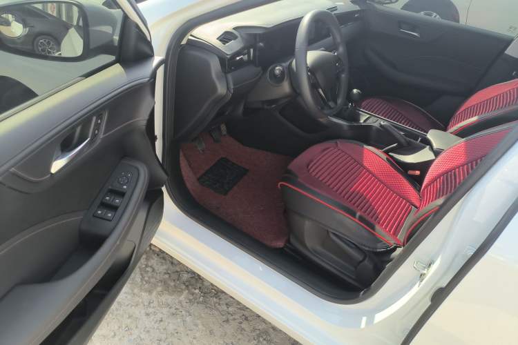 Used Roewe i5 2023 1.5L Manual Comfort Edition Driver Seat