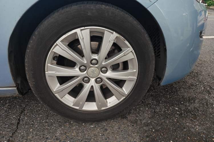 Used Peugeot 308S 2015 1.2T Automatic Jingchi Edition Right Front Wheel Hub