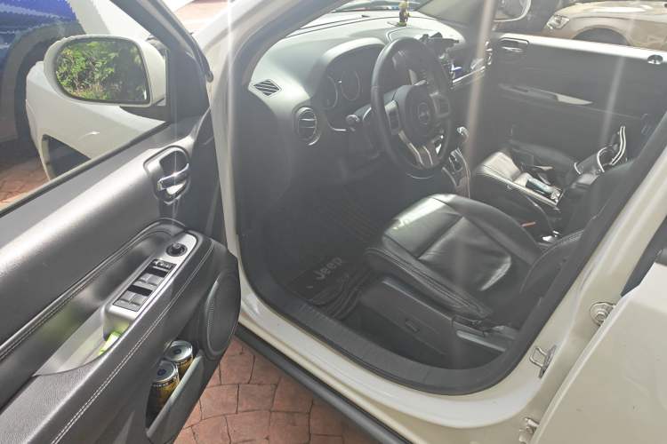 Used Jeep Compass 2013 2.0L two-wheel drive luxury version Driver Seat