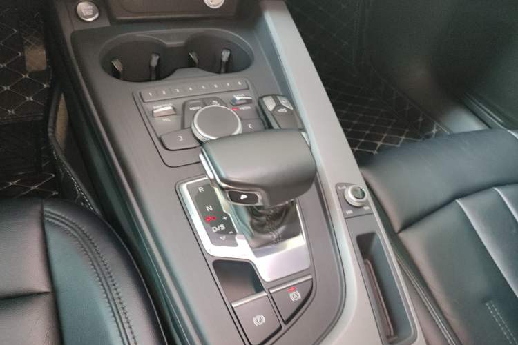 Used Audi A4L 2018 30th Anniversary Edition 40 TFSI Trendy Model
