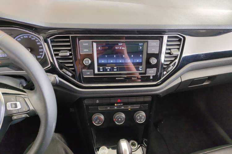 Used Volkswagen T-ROC 2018 280TSI DSG Two-Wheel-Drive Comfort Version China V Standard Audio And AC Panel