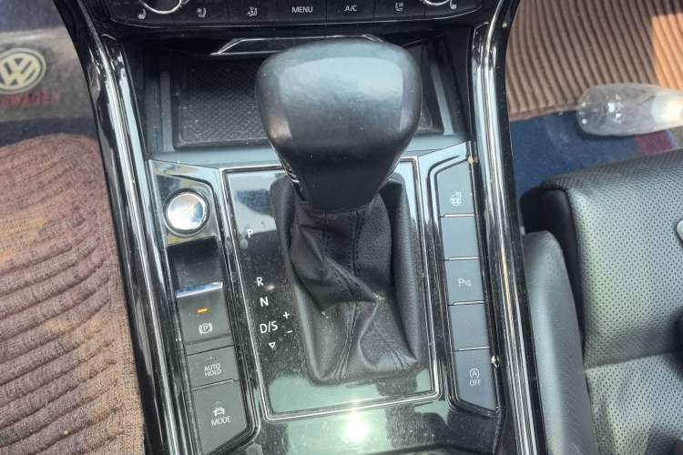 Used Volkswagen Phideon 2016 380TSI Two-Wheel-Drive Supreme Edition Gear Lever