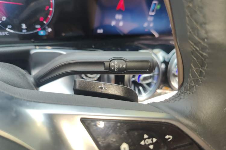 Used Mercedes-Benz GLB 2023 Refreshed GLB 200 Dynamic Edition Gear Lever