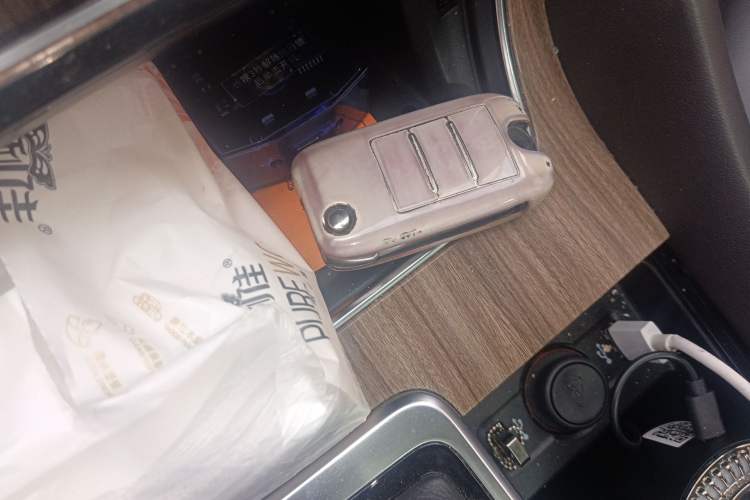 Used Roewe RX8 2019 30T Smart Connectivity Four-Wheel Drive Supreme Flagship Edition Vehicle Key