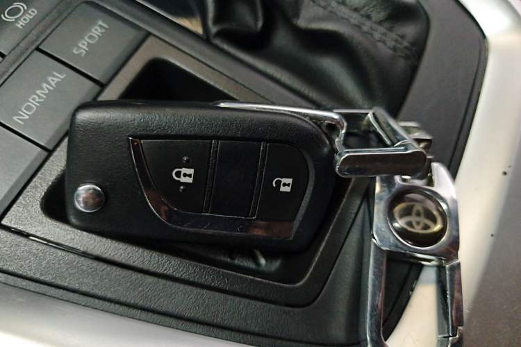 Used Toyota Wildlander 2022 2.0L CVT Two-Wheel Drive Leading Edition Vehicle Key