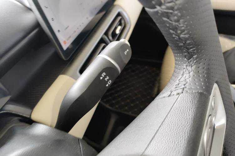 Used Wuling Bingo PLUS 2024 401 km Range 5-Seater Version Gear Lever