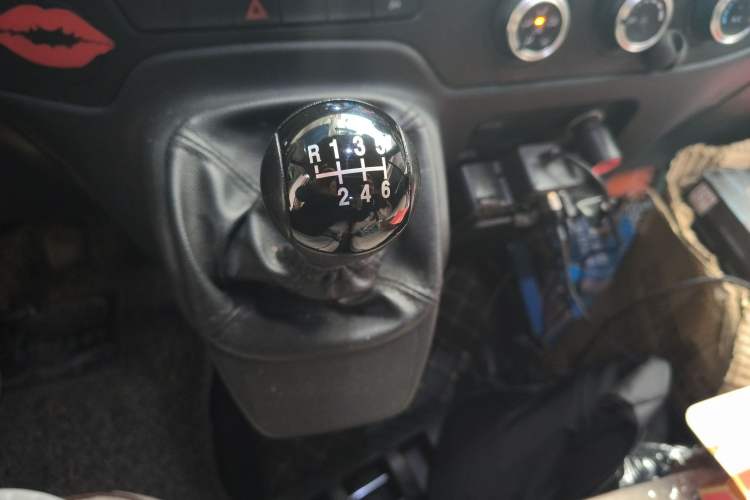 Used JMC Fushun 2022 2.0T Manual Multi-Function Passenger Vehicle Short Wheelbase Low Roof 6-Seater
