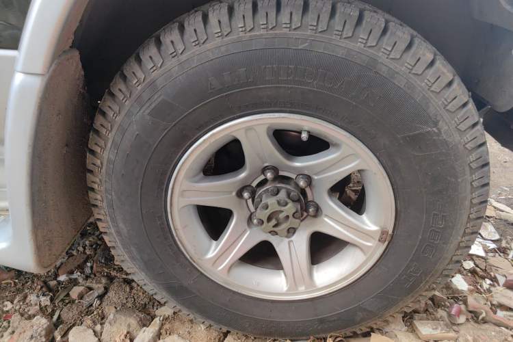 Used Leopaard Heijingang 2013 2.2L Manual Two-Wheel Drive Standard Version Right Front Wheel Hub