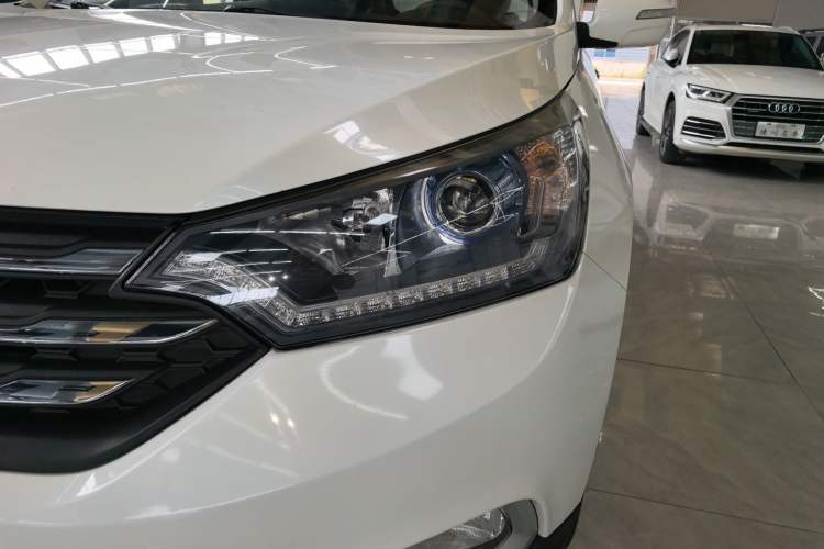 Used Dongfeng Aeolus AX7 2016 2.0L Automatic Zhiyue Trim