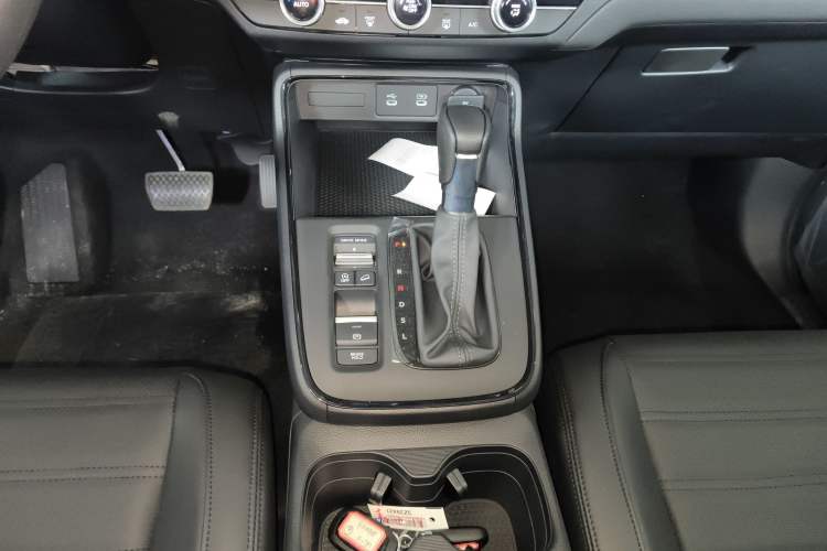 Used Honda CR-V 2026 Model—Global 30-Year Glory Edition 240TURBO Two-Wheel-Drive Dynamic Version Gear Lever