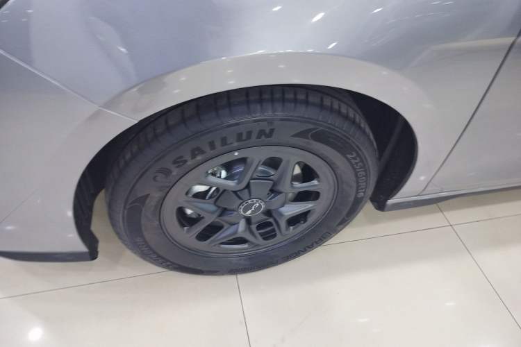 Used BYD Seal 05 DM-i 2025 DM-i Smart Drive 55KM Luxury Model Left Front Wheel Hub