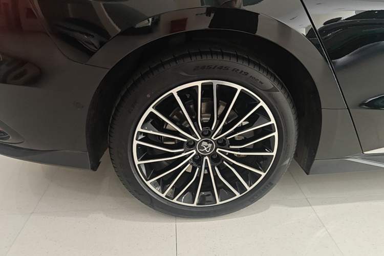 Used BYD Han 2025 DM-i Intelligent Driving Edition 125KM LiDAR Flagship Model
