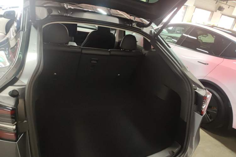 Used Tesla Model Y 2024 Rear-Wheel-Drive Version
