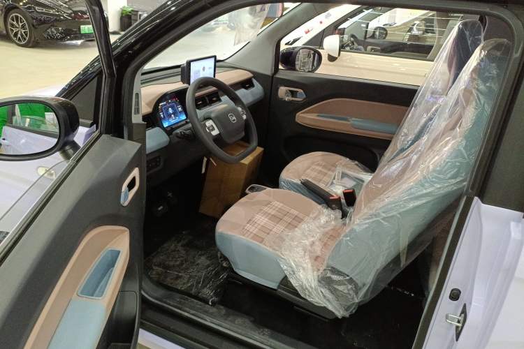 Used Chery QQ Ice Cream 2024 205km Sundae Interior 3