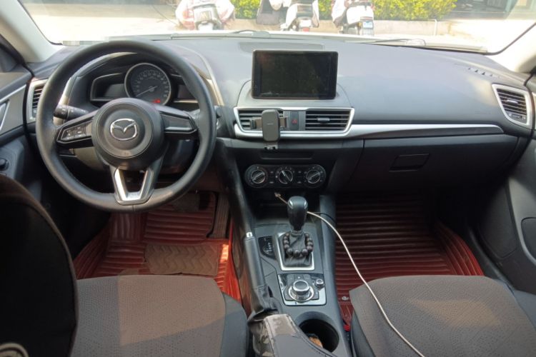 Used Mazda 3 Axela 2017 Sedan 1.5L Automatic Comfort Model China VI Standard Center Console