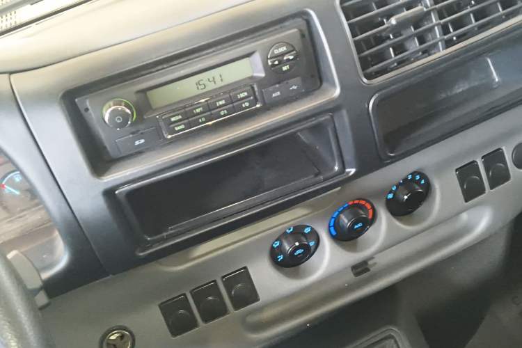 Used JMC Transit 2019 2.8T Commercial Version Short Wheelbase Mid-Roof 6-Seater China VI JX493
